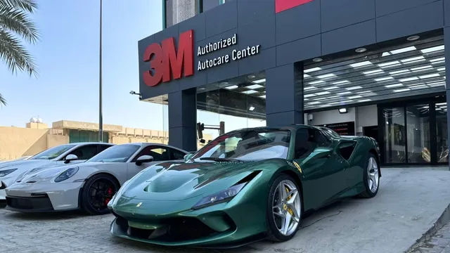 واجهة مركز ثري ام للعناية بالسيارات في حي السليمانية بالرياض