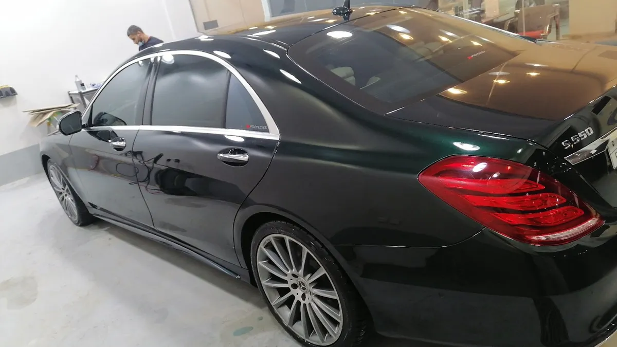 من داخل شركة 3M لعزل السيارات في حي الداسمة بينبع