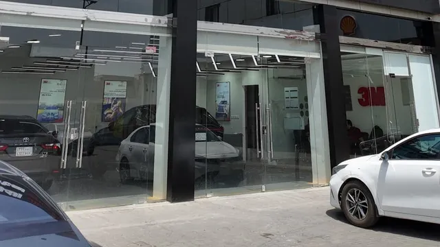 واجهة ظلال الكريستال 3M لحماية السيارات في حي النسيم الغربي بالرياض