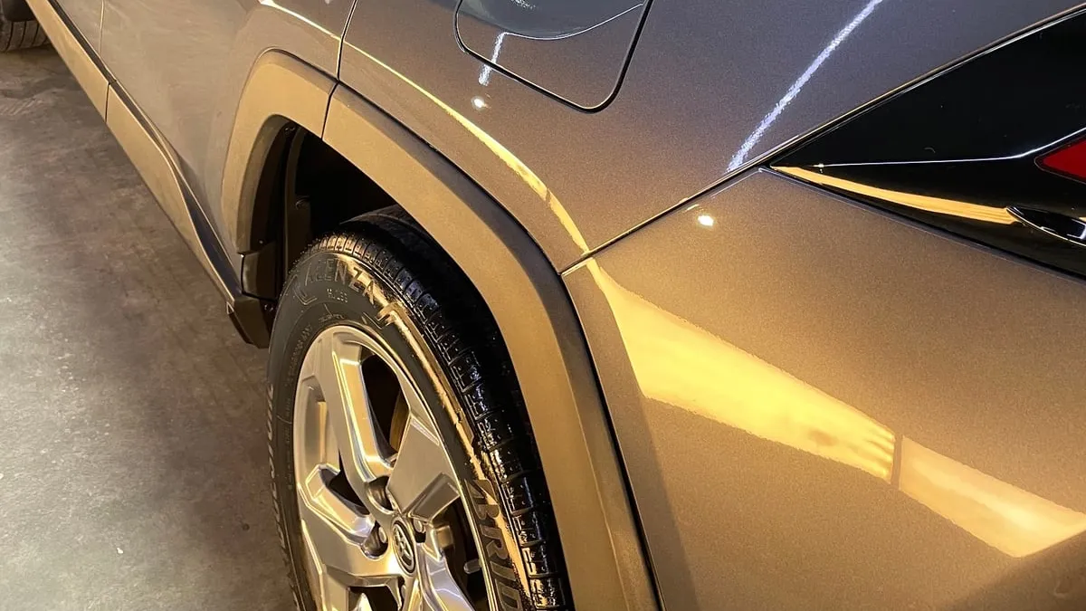 من داخل Bumblebee Car Care في حي المرجان بجدة