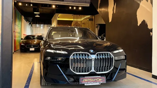 واجهة Dip Your Car لحماية السيارات في حي طويق بالرياض