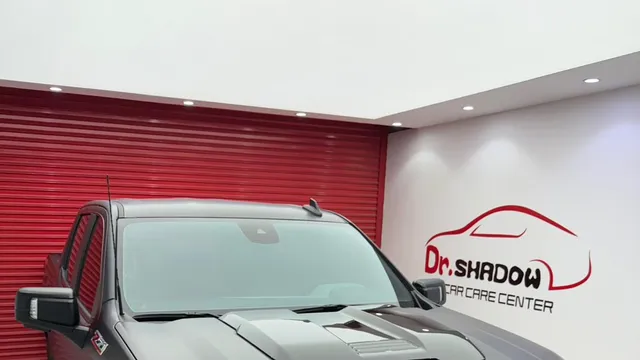 واجهة دكتور شادو لتغليف السيارات في حي الرمال، بالرياض