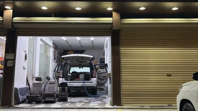 واجهة مركز درة التلميع الساطع لخدمات السيارات في حي بدر بالرياض