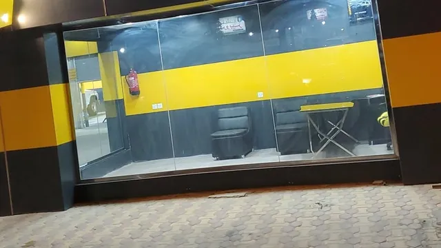 واجهة فائق اللمعه لتلميع السيارات في حي الملك فهد بشقراء