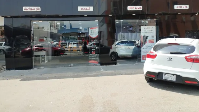 واجهة فور اس نانو سيراميك لحماية السيارات في حي النزهة بجدة