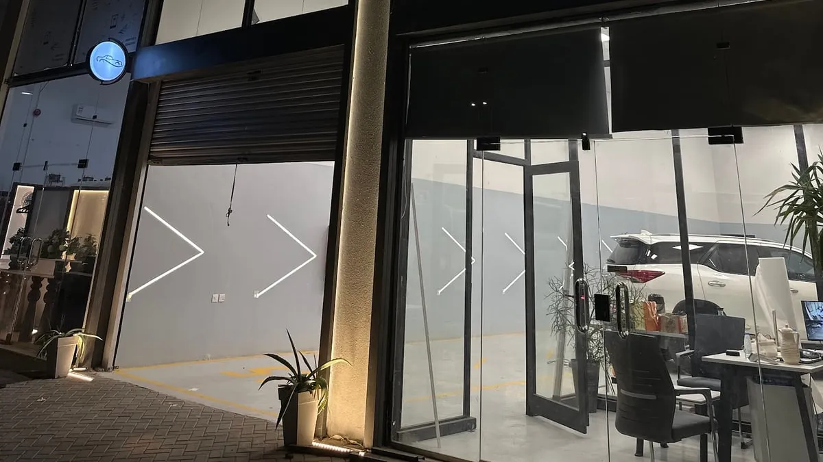 من داخل مركز غيركم للعناية بالسيارات في حي بدر بالمجمعة