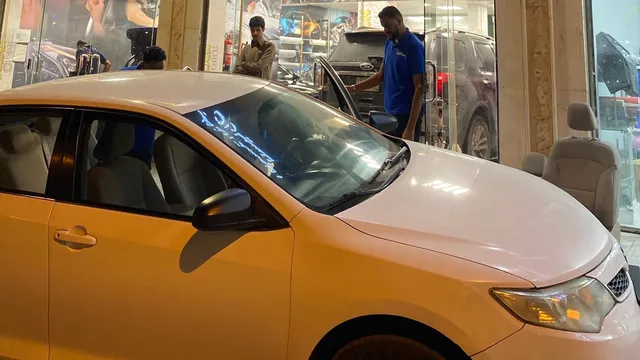 واجهة اللمسة الذهبية للسيارات في حي بدر بالدمام