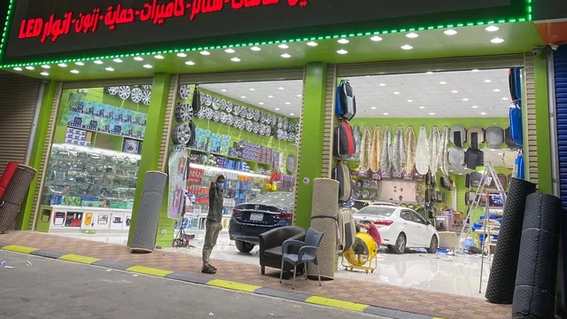 من داخل شركة التاج الدولي للعناية بالسيارات في حي الأثير بالدمام