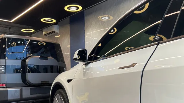من داخل مركز ميتالك للعناية بالسيارات في حي النرجس بالرياض