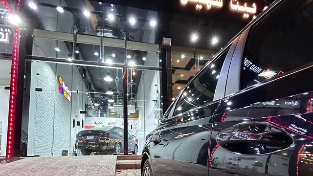 واجهة شعلة الطرق لحماية السيارات في حي الخليج بالرياض