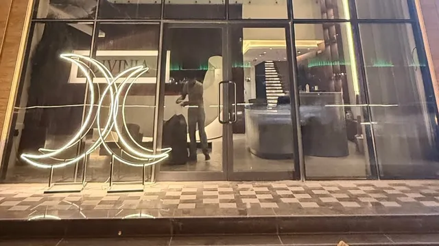 من داخل سولار ماسترز في حي العمل بالرياض