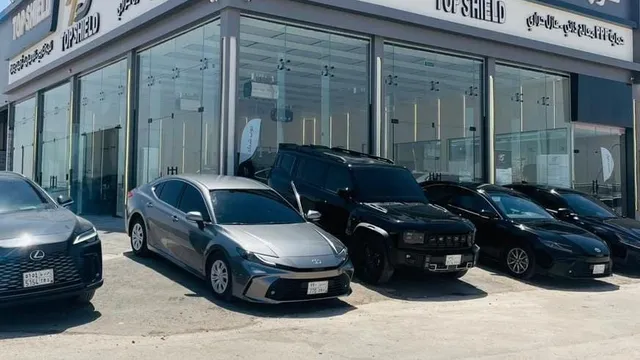 واجهة توب شيلد لحماية السيارات في حي القادسية بالرياض
