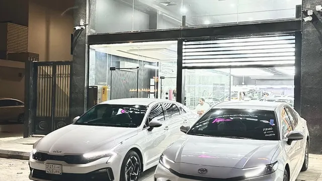 من داخل ڤي كير للعناية بالسيارات في حي المنار بالرياض