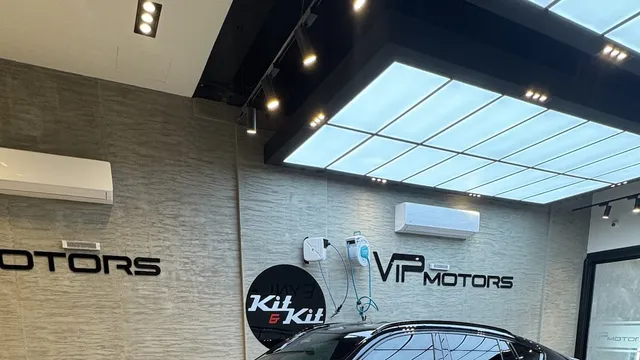واجهة VIP Motors لحماية السيارات في حي العليا بالرياض