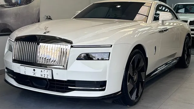 من داخل مركز وسم للعنايه بالسيارات في مكة المكرمة